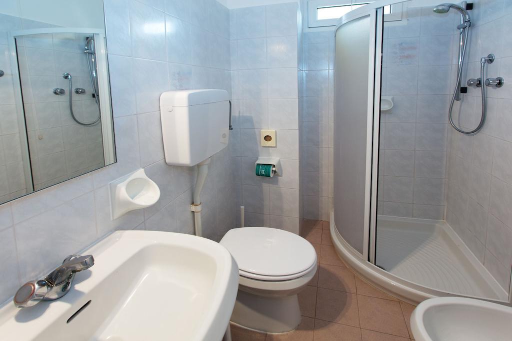 Hotel Maine Finale Ligure Pokoj fotografie
